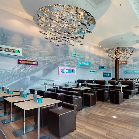 Motel One Koeln-Altstadt 3*