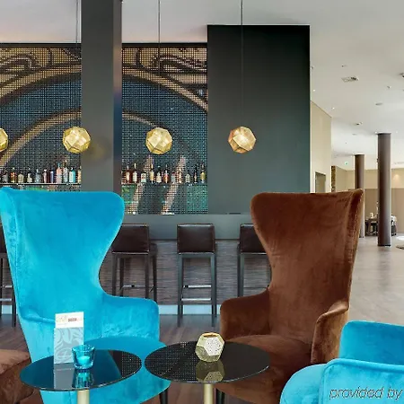 Motel One Koeln-Altstadt 3*