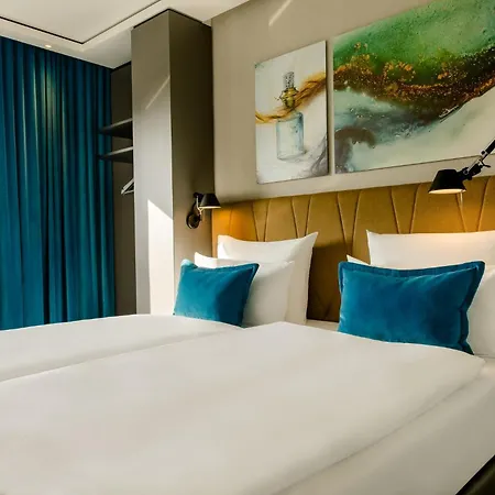 Motel One Koeln-Altstadt 3*