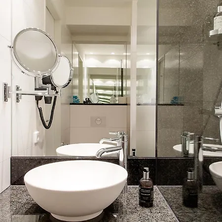 Motel One Koeln-Altstadt Hotel 3*