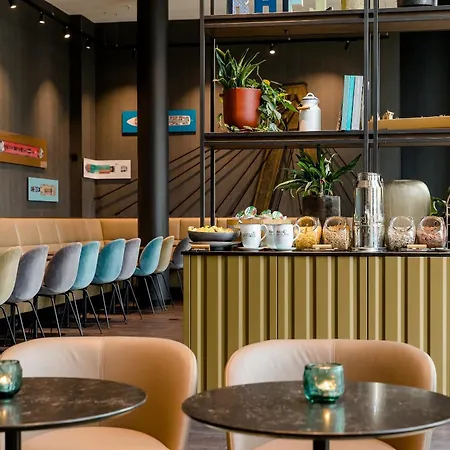 Motel One Koeln-Altstadt Cologne