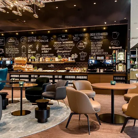 Hotel Motel One Koeln-Altstadt 3*